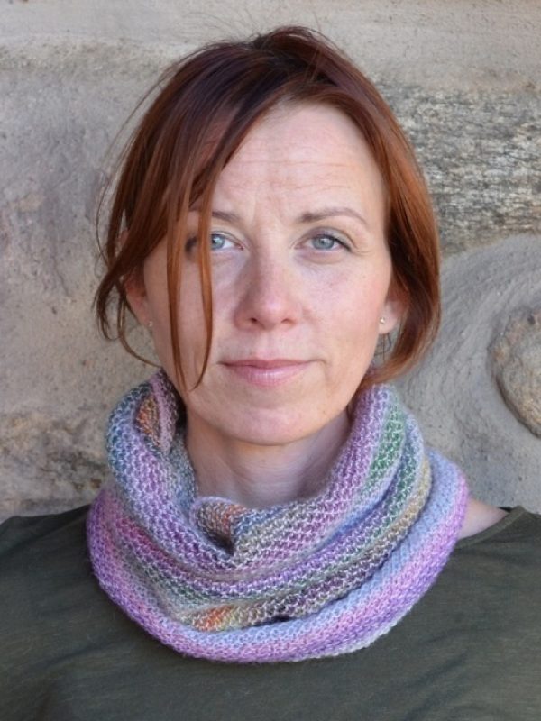 pipe cowl en liten stickad cowl i nätpatent från GarnTua