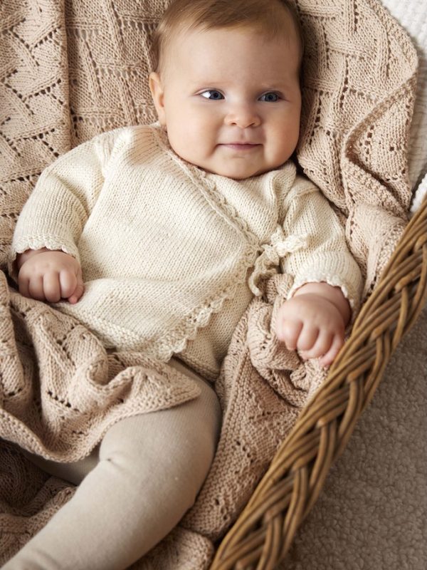 Saga omlottkofta Langyarns Baby Cotton Naturally colored